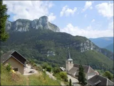 Je vous emmène en Auvergne-Rhône-Alpes, à Corbel. Village de l'aire d'attraction Chambérienne, au pied du sommet de Roche Veyrand, il se situe dans le département ...