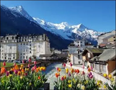 La ville de Chamonix-Mont-Blanc se situe-t-elle en Haute-Savoie ?