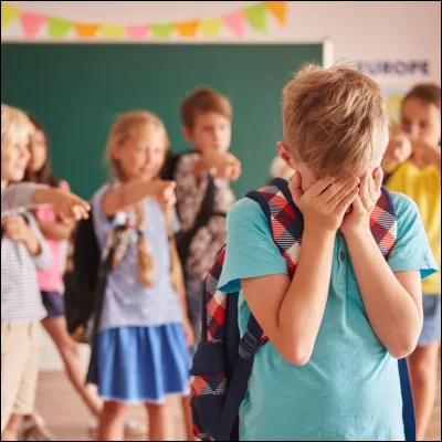 Si un(e) ami(e) se fait harceler, comment r&eacute;agis-tu ?