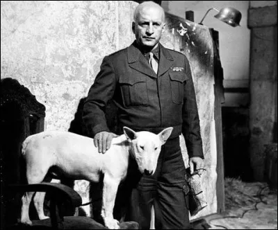 Qui est ce général américain qui partait en campagne avec son chien ?