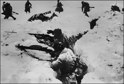 Comment se nomme en Russie le général qui stoppa plusieurs tentatives d'invasions étrangères ?