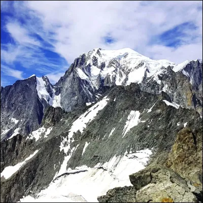 Quelle est la plus haute montagne au Canada ?