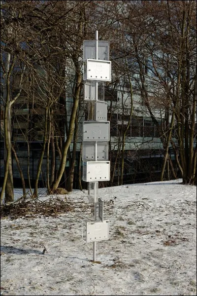 Havel, de par ces pi&egrave;ces &agrave; l'humour corrosif et absurde, est un dissident d&eacute;cid&eacute; : en 1977, il devient l'un des co-auteurs et porte-parole du c&eacute;l&egrave;bre manifeste ... [Lequel ?]