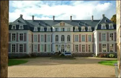 Nous faisons une balte dans les Hauts-de-France, au château de Flers. Commune de l'arrondissement d'Arras, elle se situe dans le département ...