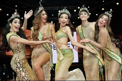 Quels sont les trois pays ayant remporté le titre du meilleur costume national ?