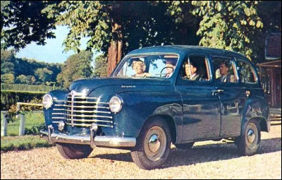 Cette voiture Renault de 1950 &eacute;tait destin&eacute;e &agrave; une client&egrave;le coloniale ou rurale. Quel est le nom de ce mod&egrave;le qui ne fut produit qu'&agrave; 38 000 exemplaires ?