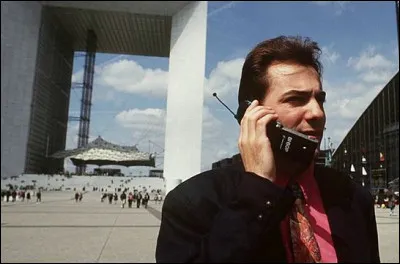 Quel est ce t&eacute;l&eacute;phone portable fran&ccedil;ais destin&eacute; &agrave; un public urbain dans les ann&eacute;es 90, mais dont la port&eacute;e se limitait &agrave; 300 m ?