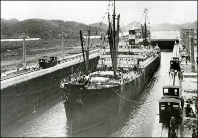 Quel canal est inauguré cette année-là ?