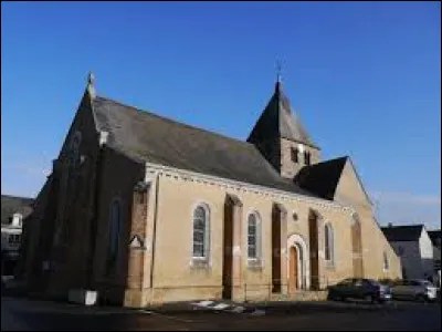 Vous avez sur cette image l'église Saint-Julien de Chazé-sur-Argos. Commune Angevine, elle se situe en région ...