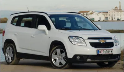 &Agrave; Orlando, nous pouvons retrouver l'un des parcs &agrave; th&egrave;me les plus connus, celui de Disney World. Ce parc &agrave; th&egrave;me est appr&eacute;ci&eacute; des familles, et quoi de mieux que d'y aller &agrave; bord de ce v&eacute;hicule appel&eacute; Orlando ? Quelle marque a produit ce v&eacute;hicule familial ?