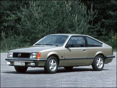 Ah, Monza ! Le temple de la vitesse pour tous les passionn&eacute;s de sports m&eacute;caniques en Italie. Pourtant, ce n'est pas vers le "Detroit" italien qu'il faudra se tourner, mais plut&ocirc;t vers les for&ecirc;ts d'Europe centrale. Qui a produit la Monza ?