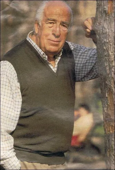 Acteur de second rle, il est le beau pre de Nathalie Baye dans 'J'ai pous une ombre', c'est Guy ... . .