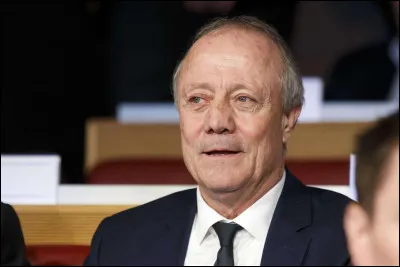 Comment se pr&eacute;nomme et se nomme cette personne ?