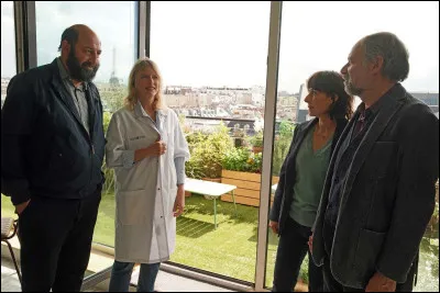 Comment s'appelle le film de Costa-Gavras avec Kad Merad, Denis Podalyd&egrave;s, Karin Viard, Charlotte Rampling, Angela Molina et Fran&ccedil;oise Lebrun ?