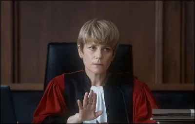 Lequel de ces films suit un quarantenaire qui devient jur&eacute; &agrave; un proc&egrave;s ?