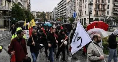 A partir de 1936, &agrave; combien de semaines de cong&eacute;s pay&eacute;s les employ&eacute;s ont-ils eu droit par an ?