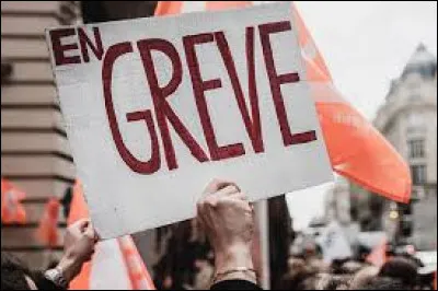 De quelle ann&eacute;e datent les allocations familiales ?