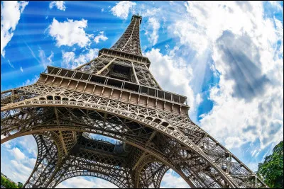 Vrai ou faux : la Tour Eiffel devait &ecirc;tre d&eacute;mont&eacute;e apr&egrave;s l�Exposition universelle.