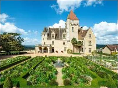 La photo ci-dessus est celle du ch&acirc;teau des Milandes, qui fut la r&eacute;sidence d'une c&eacute;l&egrave;bre chanteuse noire am&eacute;ricaine pendant la Seconde Guerre mondiale. Dans quelle r&eacute;gion est-il situ&eacute; ?