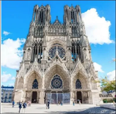 Quel est le nom de la ville des sacres des rois de France ?