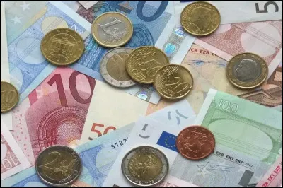 En quelle ann&eacute;e l'euro a-t-il remplac&eacute; le franc ?