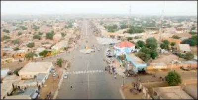 Situ&eacute;e dans le sud du Niger, elle est, apr&egrave;s la capitale Niamey, la deuxi&egrave;me ville du pays avec 370 000 habitants :