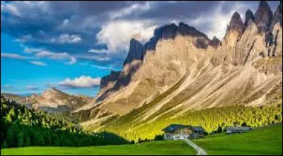 En quelle ann&eacute;e Adolf Hitler est-il d&eacute;c&eacute;d&eacute; ?