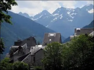 Bagn&egrave;res-de-Luchon se situe-t-elle dans les Pyr&eacute;n&eacute;es-Orientales ?