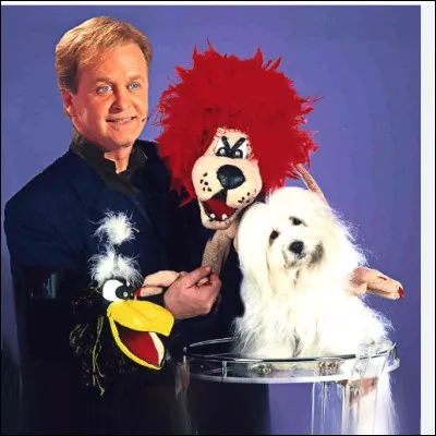 Pr&eacute;curseur dans sa discipline, il est connu et reconnu en France et &agrave; l'international comme &eacute;tant le cr&eacute;ateur du "chien qui parle". Entre magie et tromperie, mise en sc&egrave;ne recherch&eacute;e, le spectacle est bien l&agrave;. Quel est le nom de ce ventriloque fran&ccedil;ais qui a remport&eacute; de nombreux prix dont celui du "Prix sp&eacute;cial " au Festival du cirque de Monte-Carlo en 2012 ?