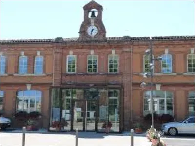 Nous sommes dans le Lauragais, &agrave; Vernet. Ville de l'arrondissement de Muret, en Occitanie, elle se situe dans le d&eacute;partement ...
