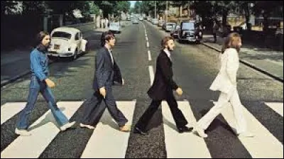 Les Beatles ont chant&eacute; "Hey Jude" dans les ann&eacute;es 60.