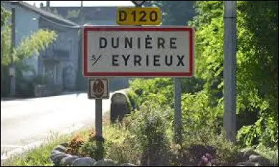 Nous sommes en Auvergne-Rh&ocirc;ne-Alpes, &agrave; l'entr&eacute;e de Duni&egrave;re-sur-Eyrieux. Village de l'arrondissement de Privas, il se situe ...