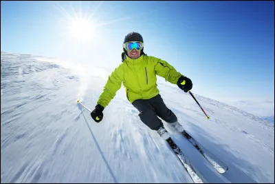 D&eacute;cision du 19 septembre 2024 de la Cour de cassation - A. et B. font du ski. A. percute violemment B., qui devient t&eacute;trapl&eacute;gique. B. assigne A. en justice pour obtenir une indemnisation.La cour d'appel consid&egrave;re que le positionnement du skieur constitue un cas de force majeure au regard de son impr&eacute;visibilit&eacute;, de son ext&eacute;riorit&eacute; et de son irr&eacute;sistibilit&eacute;.Que d&eacute;cide la Cour de cassation ?