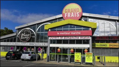 Octobre 2024 - M. 41 ans, fait ses courses au Grand Frais de Chasse-sur-Rh&ocirc;ne (Is&egrave;re). Elle glisse sur une feuille de salade dispos&eacute;e sur le sol dans un rayon et chute lourdement.Bilan : une fracture du cubo&iuml;de, un os du pied, assorti d�une entorse s&eacute;v&egrave;re et d�une foulure du rachis cervical et sept semaines de pl&acirc;tre. Ajoutons &agrave; cela une perte de salaire car la victime travaille &agrave; domicile et a d&ucirc; passer &agrave; mi-temps.La question porte alors sur la responsabilit&eacute; de Grand Frais. Qu�a tranch&eacute; la justice en premi&egrave;re instance le 20 novembre dernier ?