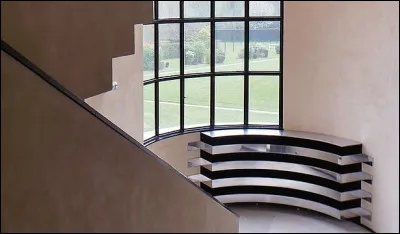 Quel aspect est trait&eacute; avec soin dans cette construction ?