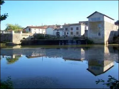 Nous d&eacute;marrons notre balade du jour en Guyenne, &agrave; l'ancien moulin d'Allemans-du-Dropt. Village n&eacute;o-aquitain, dans l'arrondissement de Marmande, il se situe dans le d&eacute;partement ...