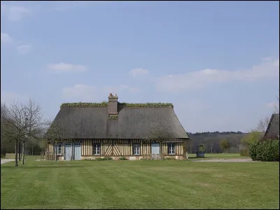 La nappe qui &eacute;tait beaucoup plus longue que large avait pour nom...