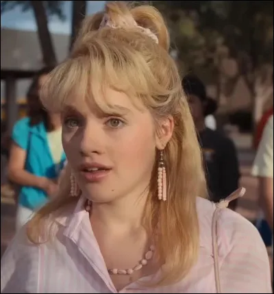 Qui est la fille qui harc&egrave;le Elfe ?