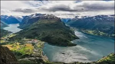 De quel pays fait partie l'archipel de la Nouvelle-Zemble ?