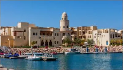 Lequel de ces golfes borde la Jordanie ?