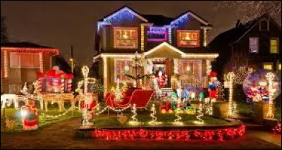 Nous terminons cette premi&egrave;re partie avec les belles illuminations de La Suze-sur-Sarthe. Ville de l'arrondissement de La Fl&egrave;che, elle se situe ...