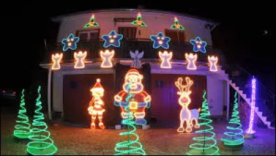 Je vous attends &agrave; pr&eacute;sent en Occitanie, devant ces illuminations &agrave; Montesquieu-Volvestre. Ville de l'arrondissement de Muret, elle se situe dans le d&eacute;partement ...