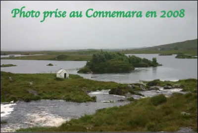 Si je vagabonde dans la r&eacute;gion du Connemara dans quel pays suis-je ?