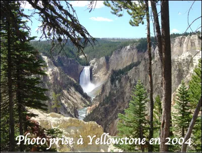 Si je vagabonde dans le parc national de Yellowstone, le plus ancien des USA, dans quel &Eacute;tat suis-je ?