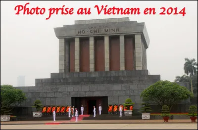Si je vagabonde dans le mausol&eacute;e de H&ocirc; Chi Minh, dans quelle ville du Vietnam suis-je ?