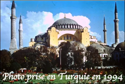 Si je vagabonde dans la mosqu&eacute;e Sainte Sophie, dans quelle ville de Turquie suis-je ?