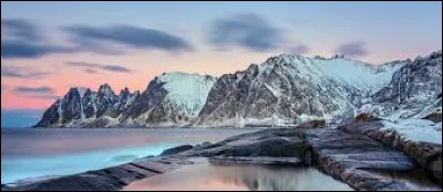 Combien d'&eacute;quipes de football ont particip&eacute; aux qualifications de la Coupe du monde de football 2026 ?