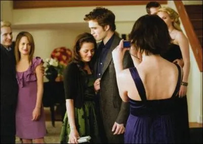 Pour quelle occasion Bella se retrouve dans la maison des Cullen ?
