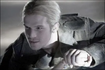 Que va faire James sur cette photo ?