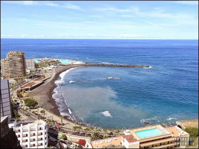 Le p&egrave;re No&euml;l doit se rendre &agrave; Puerto de la Cruz, mais dans quel pays se situe cette ville ?